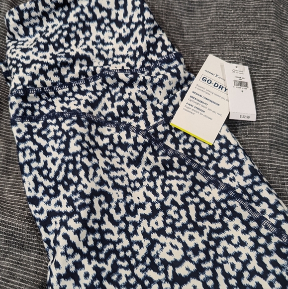 Old Navy High Rise Elevate Crop legging - Picture 9 of 12